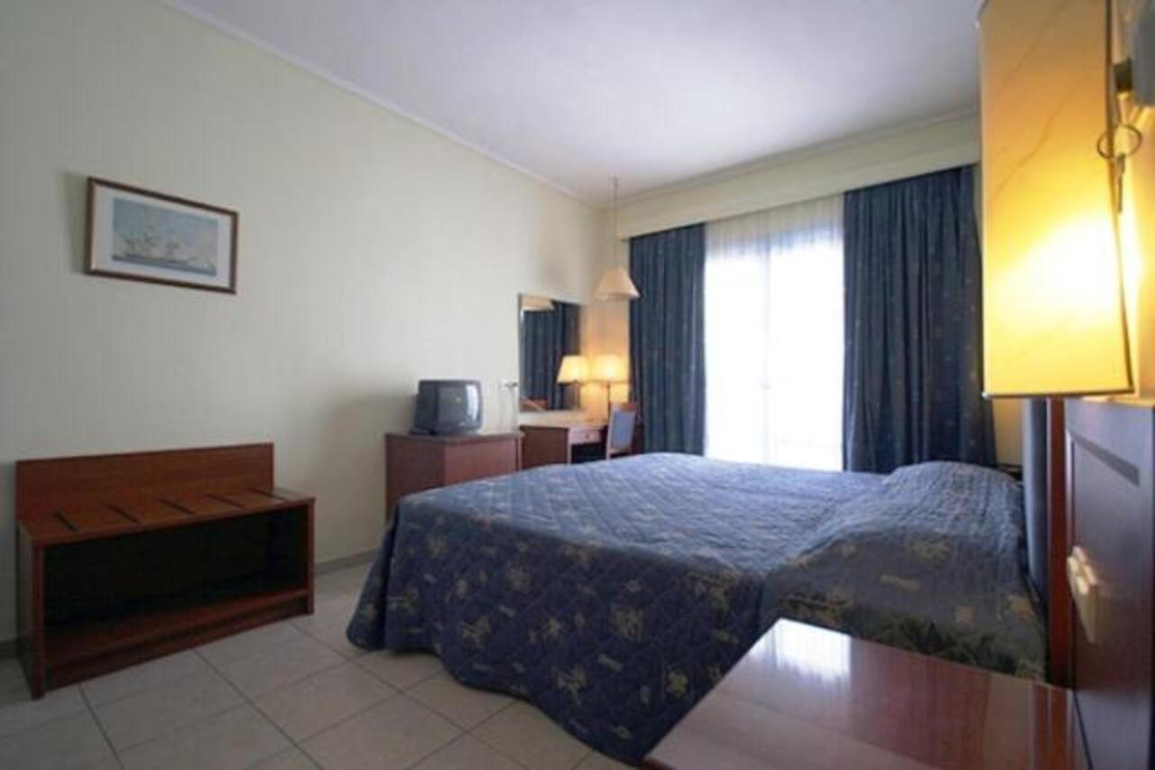 Theodorou Beach Hotel Apartments プサリビ エクステリア 写真