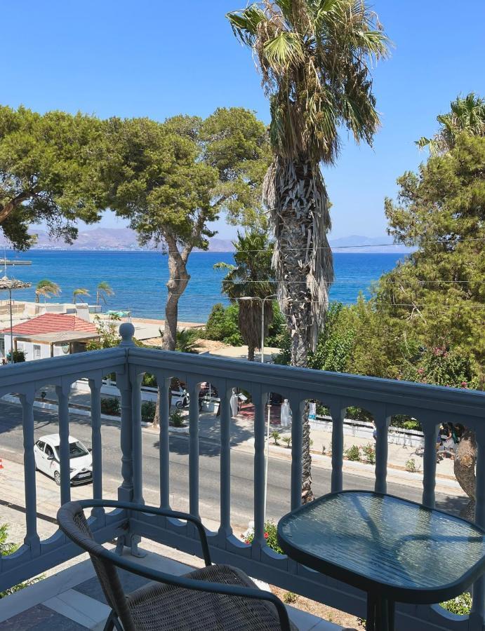 Theodorou Beach Hotel Apartments プサリビ エクステリア 写真
