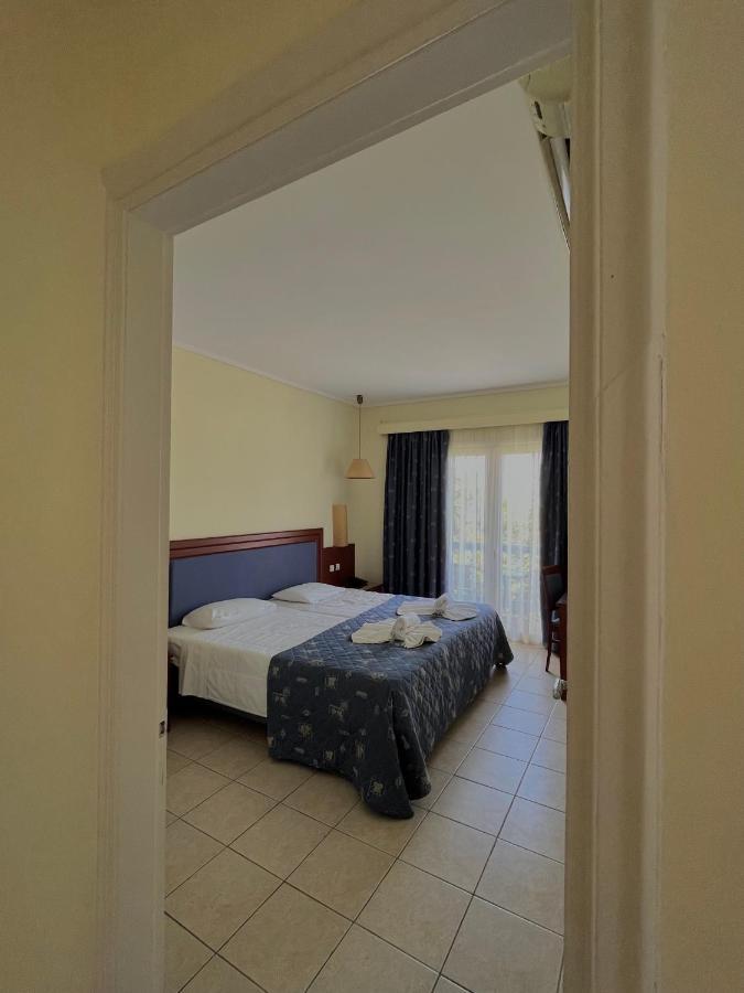 Theodorou Beach Hotel Apartments プサリビ エクステリア 写真