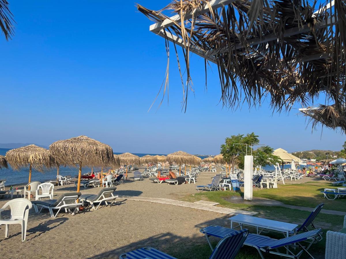 Theodorou Beach Hotel Apartments プサリビ エクステリア 写真