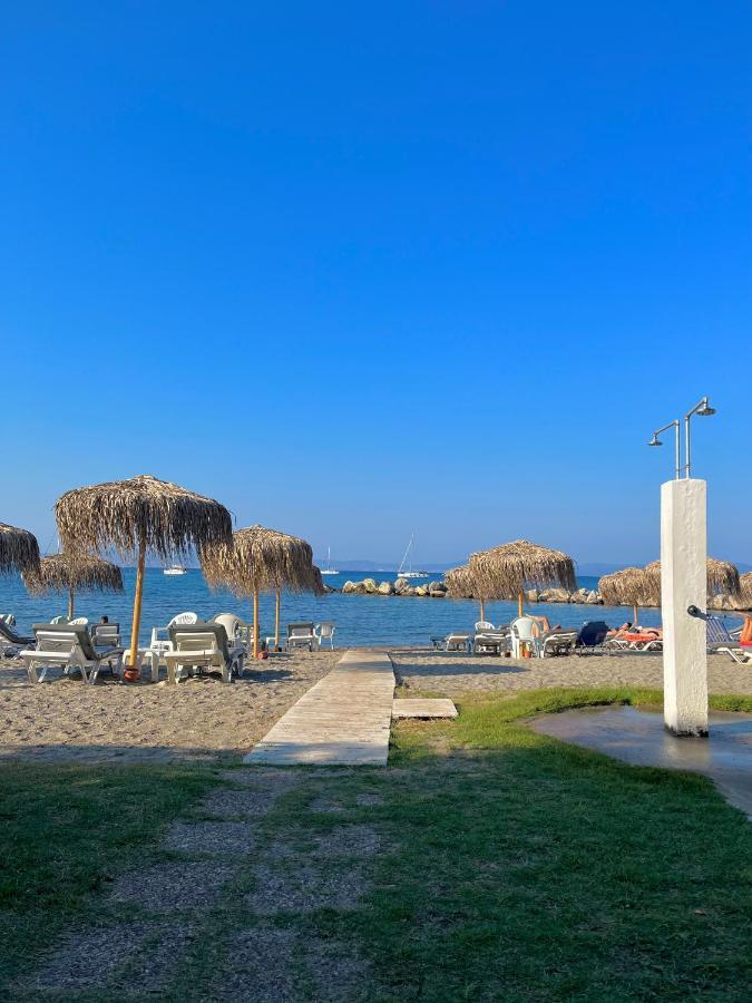 Theodorou Beach Hotel Apartments プサリビ エクステリア 写真