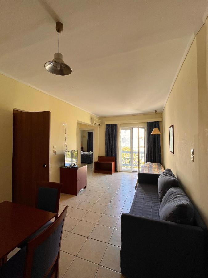 Theodorou Beach Hotel Apartments プサリビ エクステリア 写真