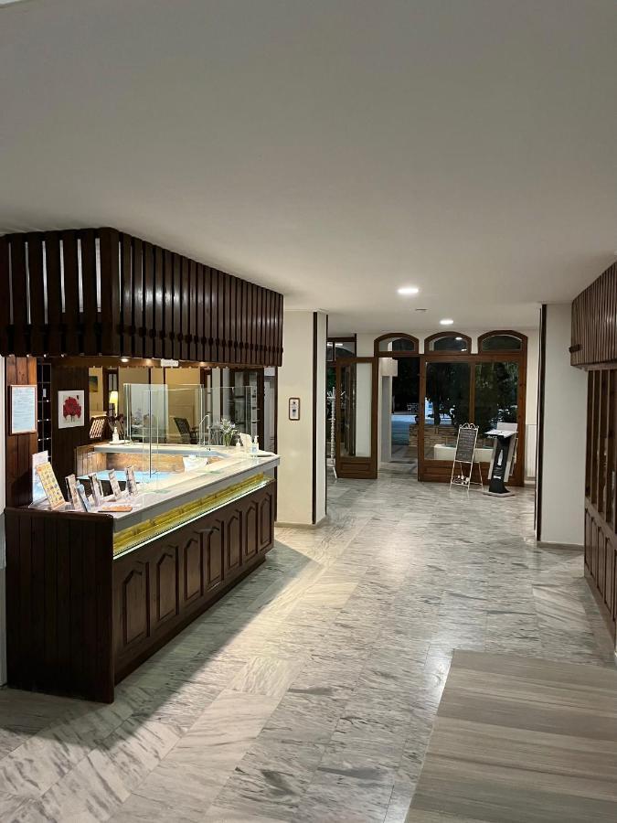 Theodorou Beach Hotel Apartments プサリビ エクステリア 写真