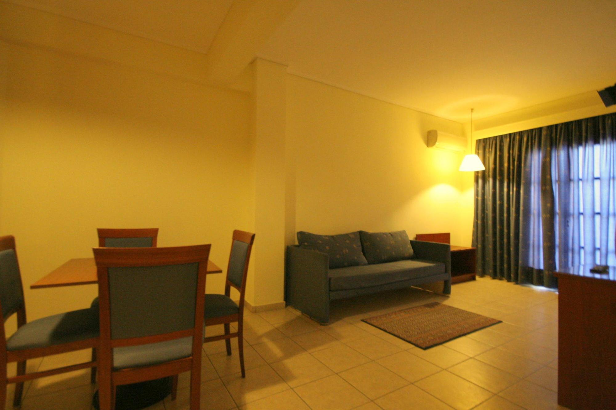 Theodorou Beach Hotel Apartments プサリビ エクステリア 写真