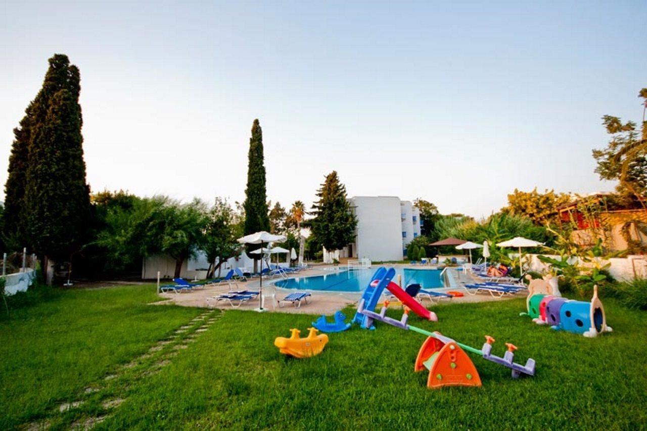 Theodorou Beach Hotel Apartments プサリビ エクステリア 写真
