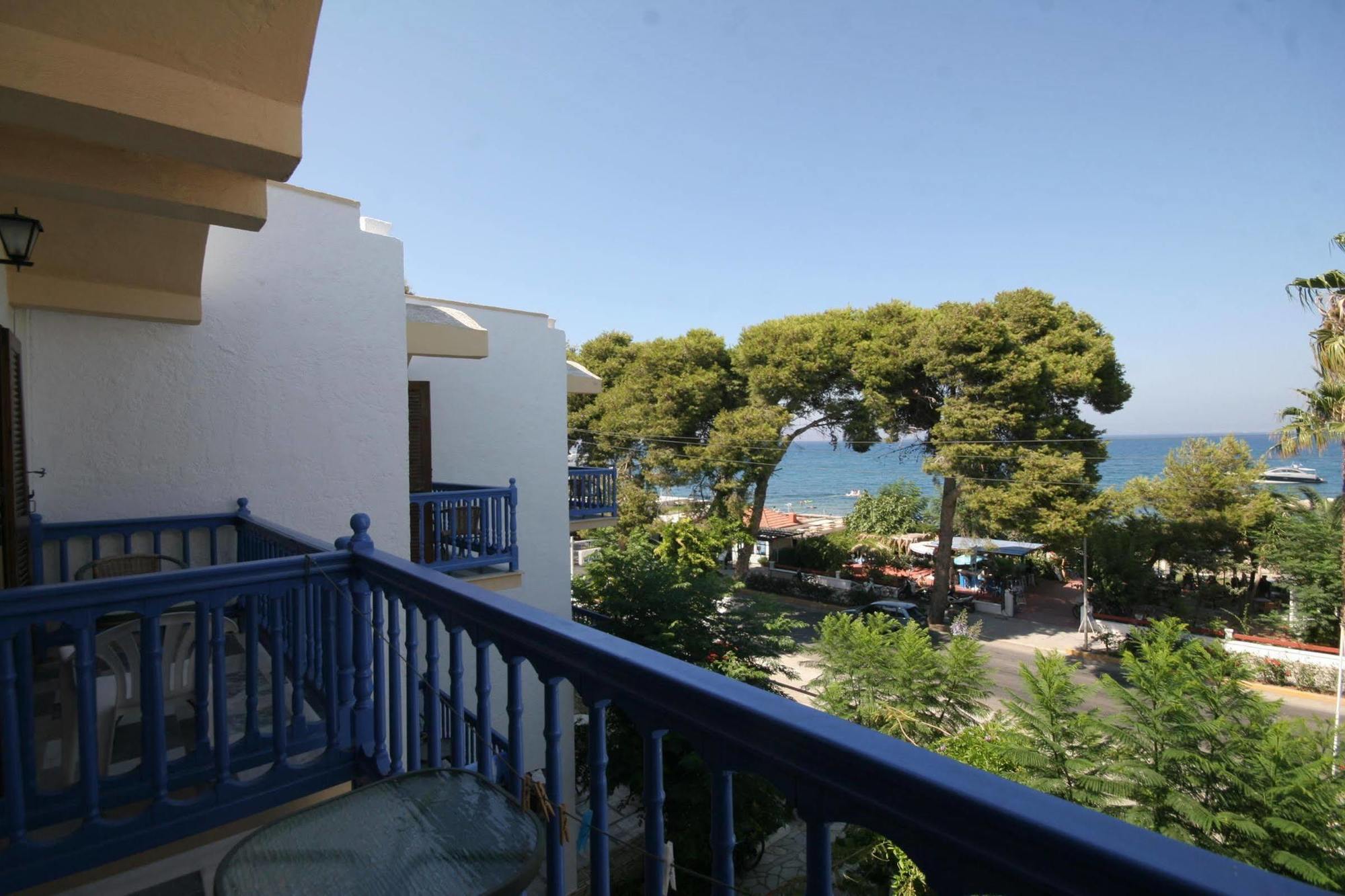 Theodorou Beach Hotel Apartments プサリビ エクステリア 写真
