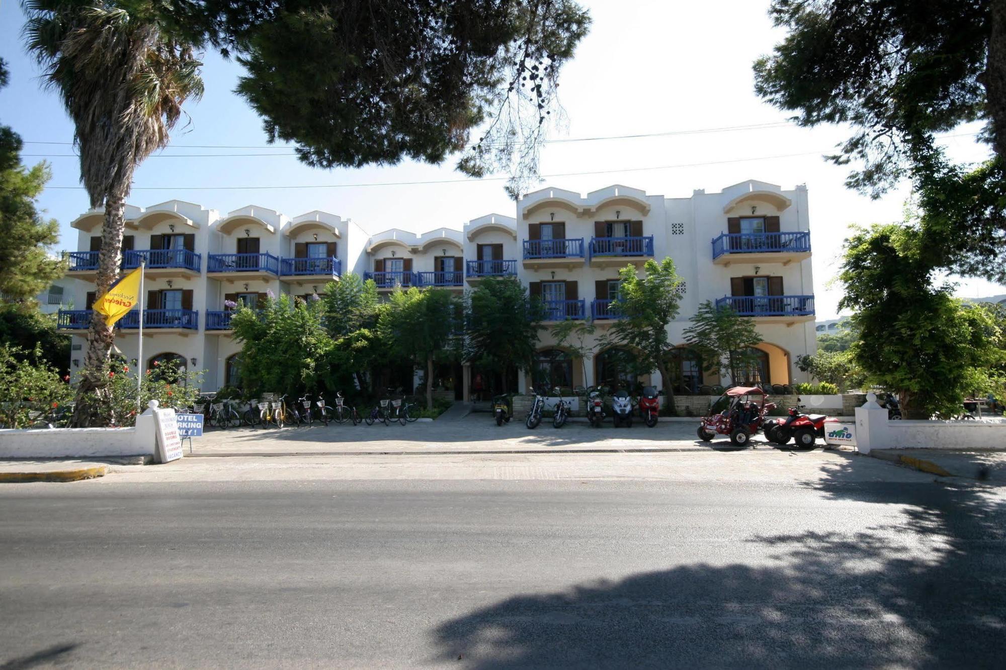 Theodorou Beach Hotel Apartments プサリビ エクステリア 写真