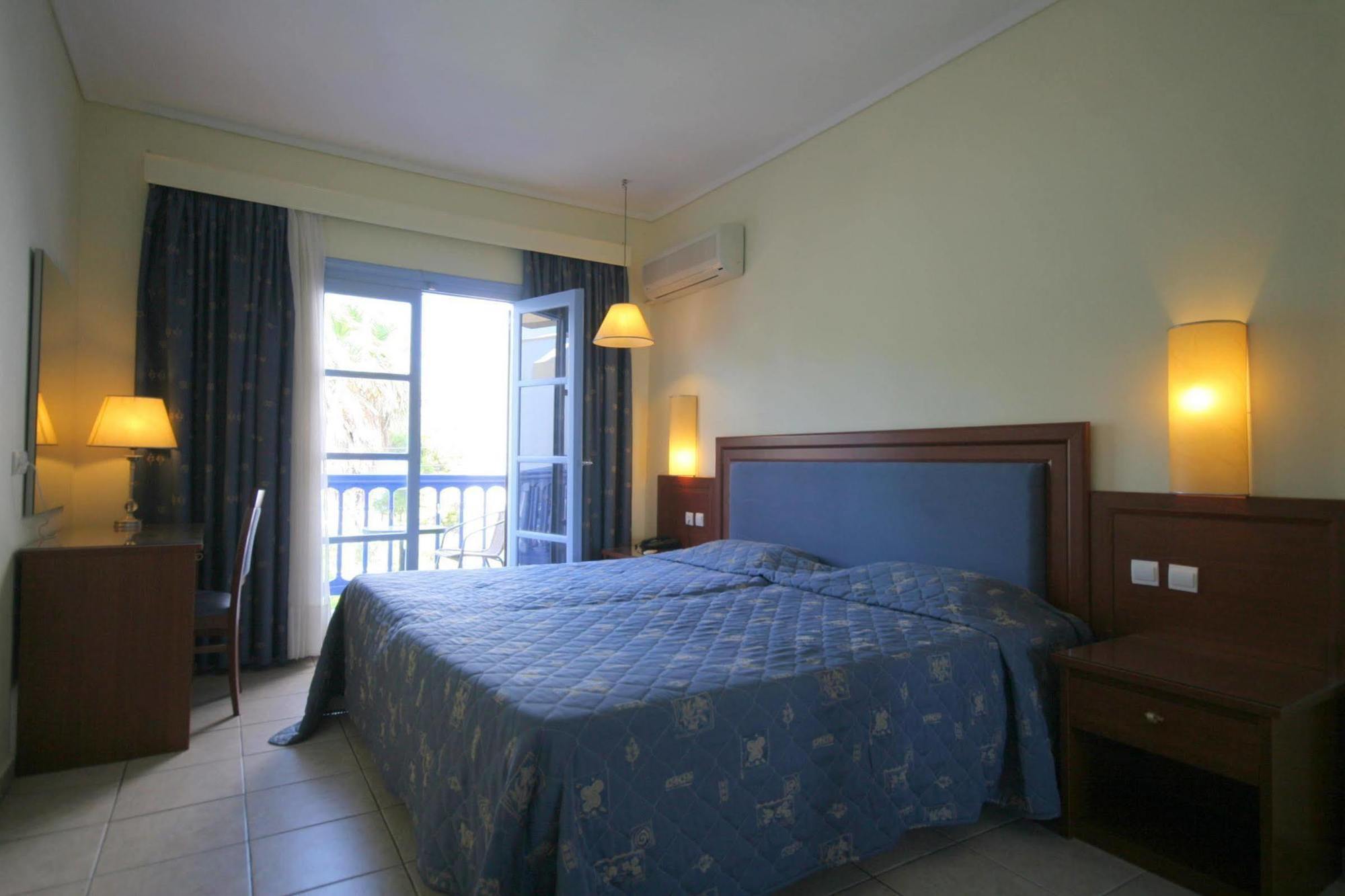 Theodorou Beach Hotel Apartments プサリビ エクステリア 写真