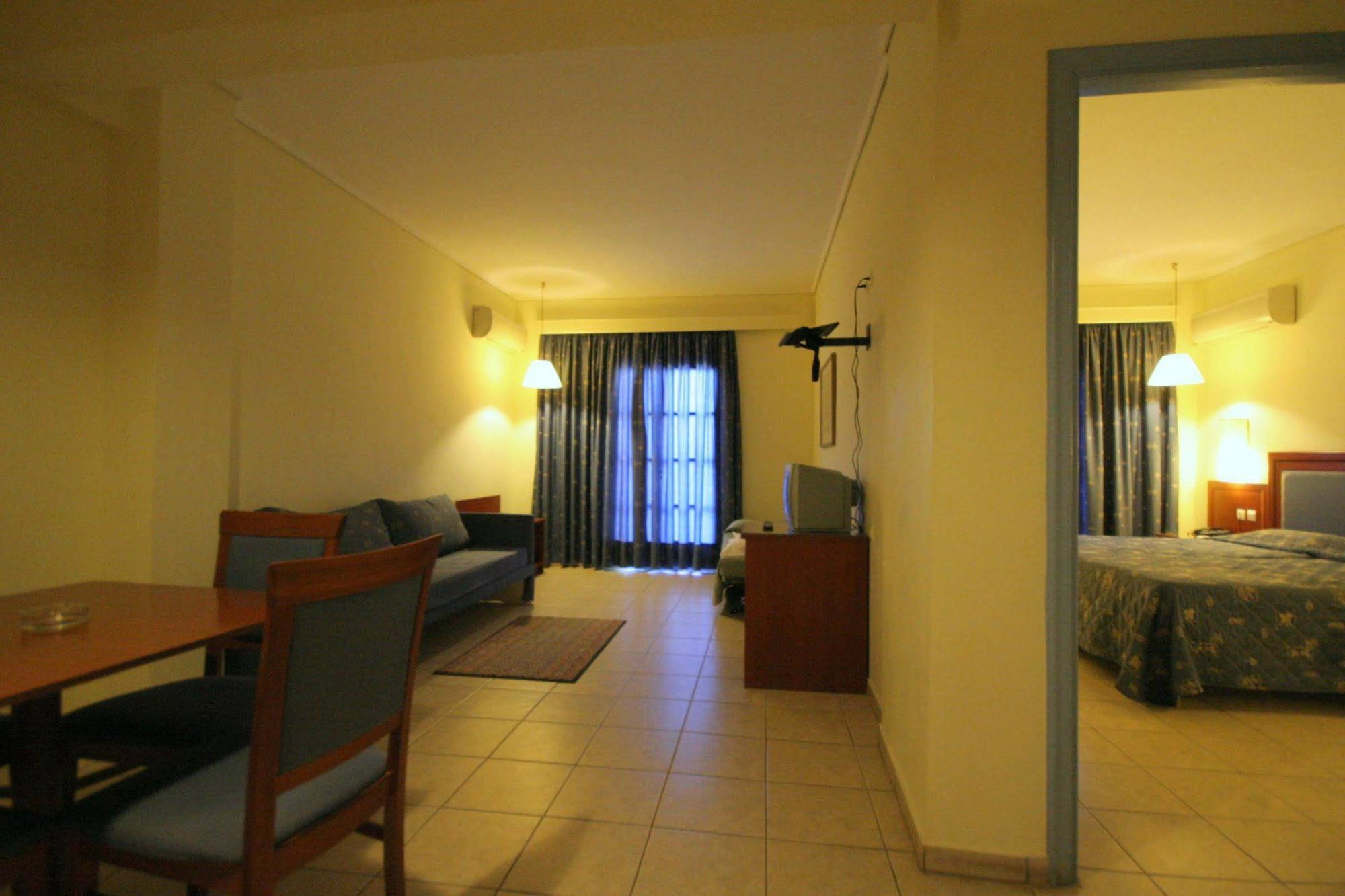 Theodorou Beach Hotel Apartments プサリビ エクステリア 写真