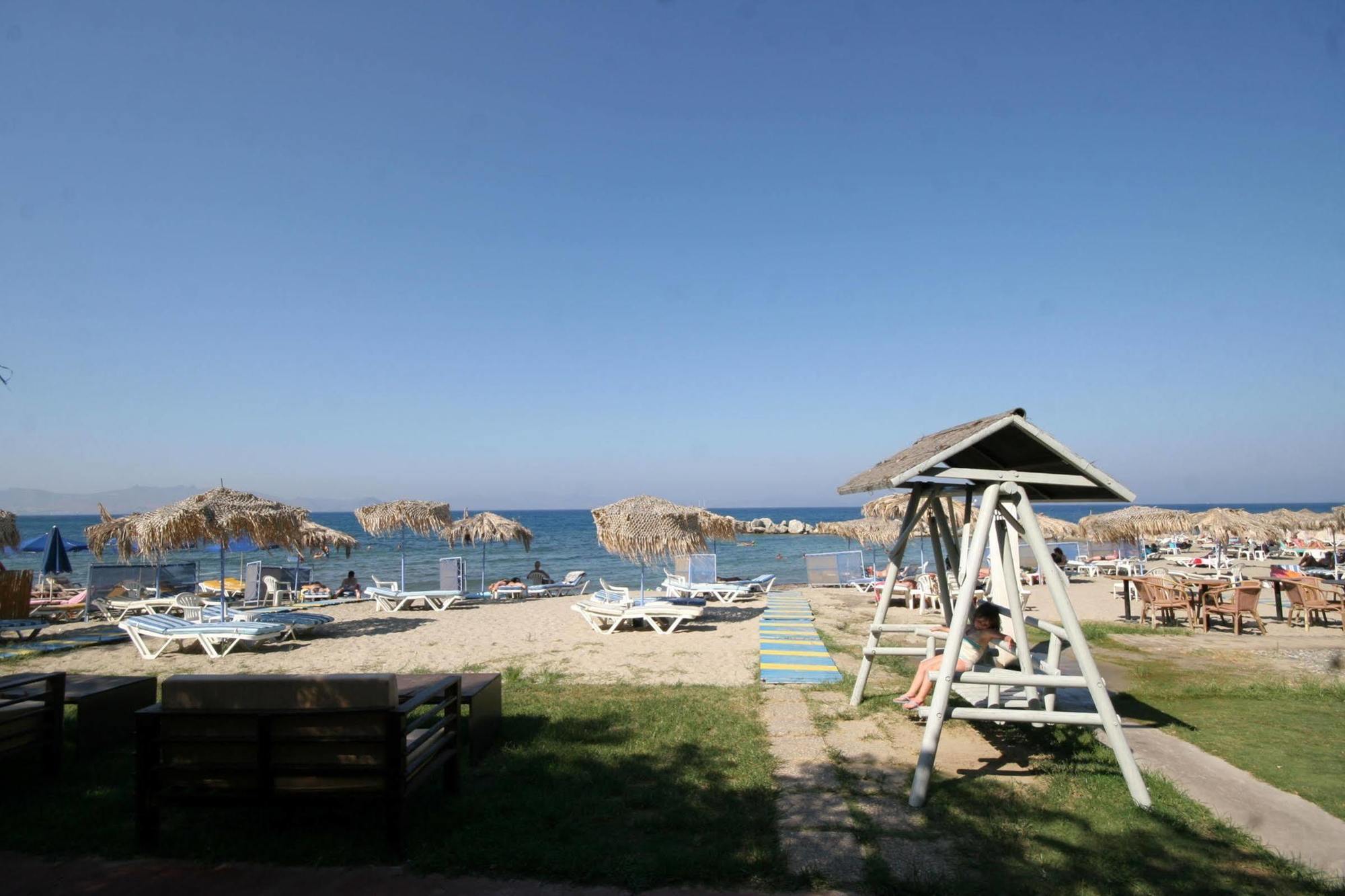 Theodorou Beach Hotel Apartments プサリビ エクステリア 写真