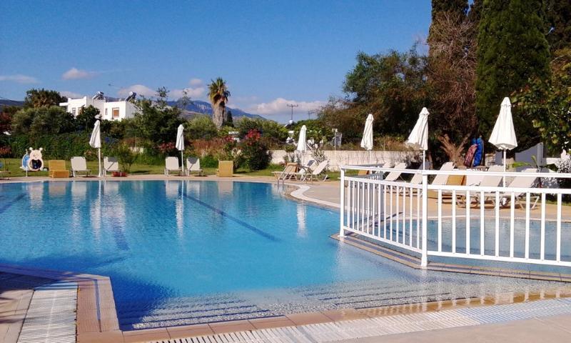 Theodorou Beach Hotel Apartments プサリビ エクステリア 写真